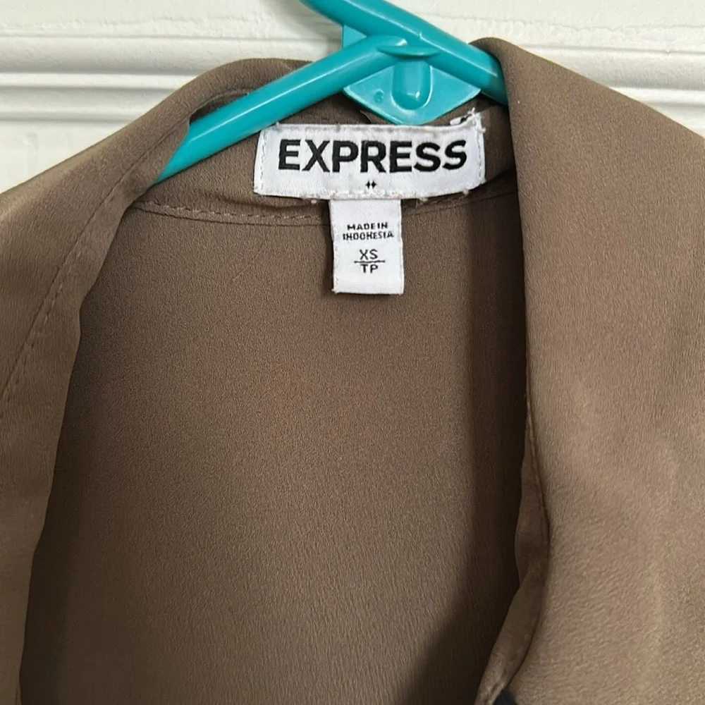 Express button down - Picture 2 of 3